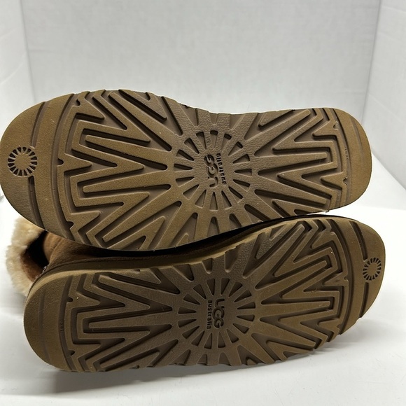 UGG Bailey Button Boots Short Boot Shearling Lined Waterproof Chestnut Brown 7 - Picture 6 of 10